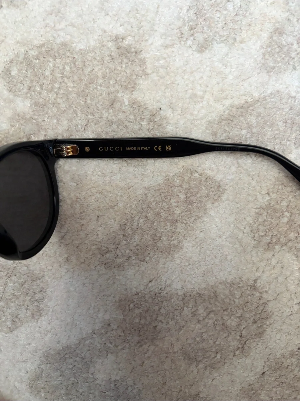 Gucci Black Round Sunglasses with Red-Green Stripe Accent - Picture 3 of 5